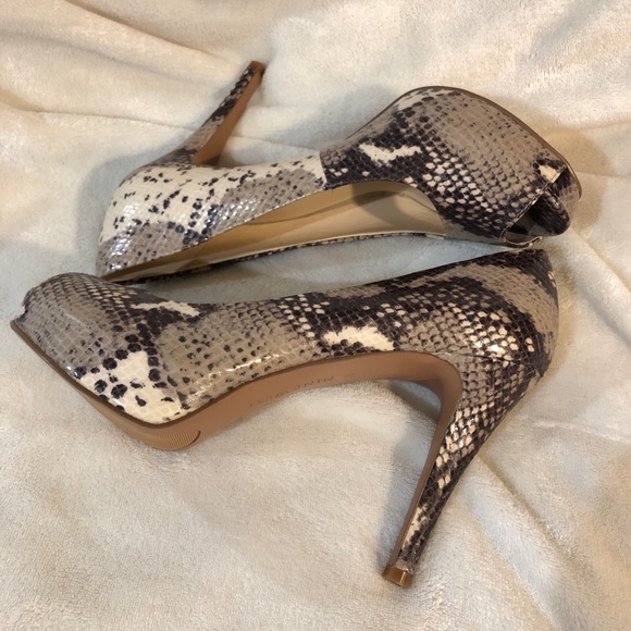 Nine West Shoes - SOLD!! Nine West Snake Print Peep Toe Pumps